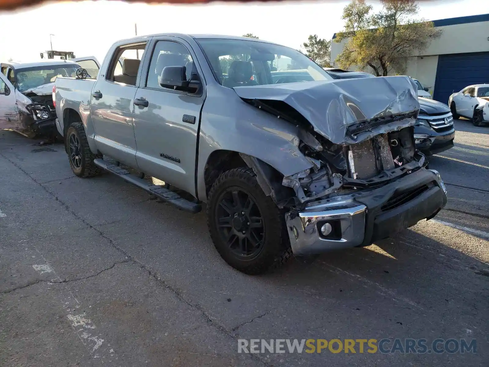 1 Photograph of a damaged car 5TFEY5F19MX281417 TOYOTA TUNDRA 2021