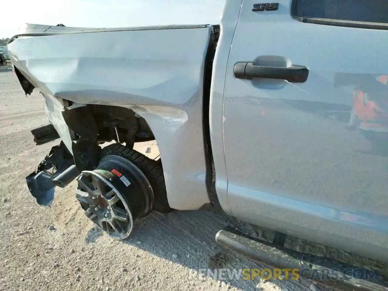 9 Photograph of a damaged car 5TFEY5F1XMX278722 TOYOTA TUNDRA 2021