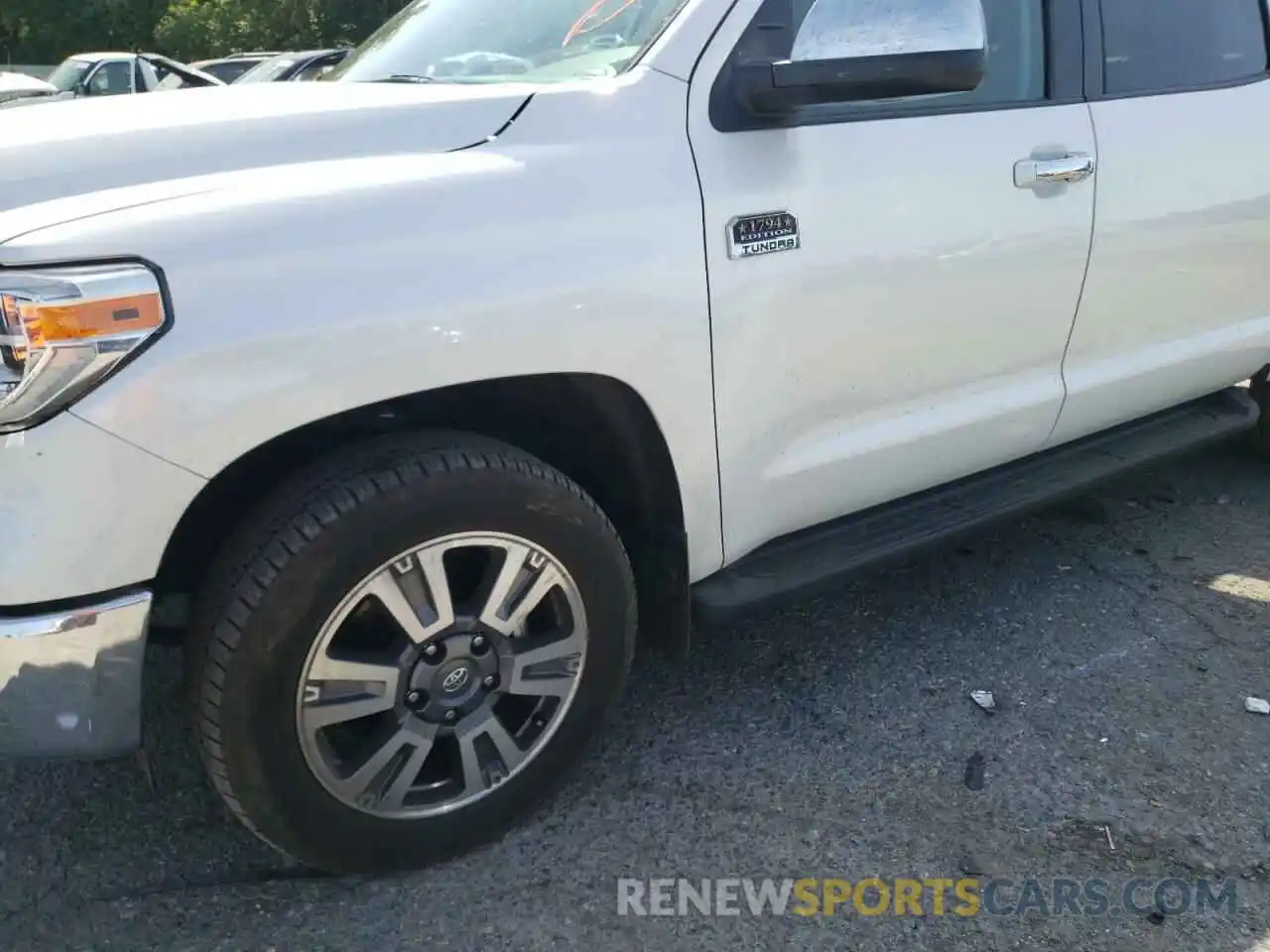 9 Photograph of a damaged car 5TFGY5F12MX285723 TOYOTA TUNDRA 2021