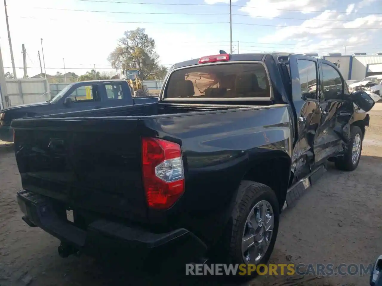 4 Photograph of a damaged car 5TFGY5F1XMX282357 TOYOTA TUNDRA 2021