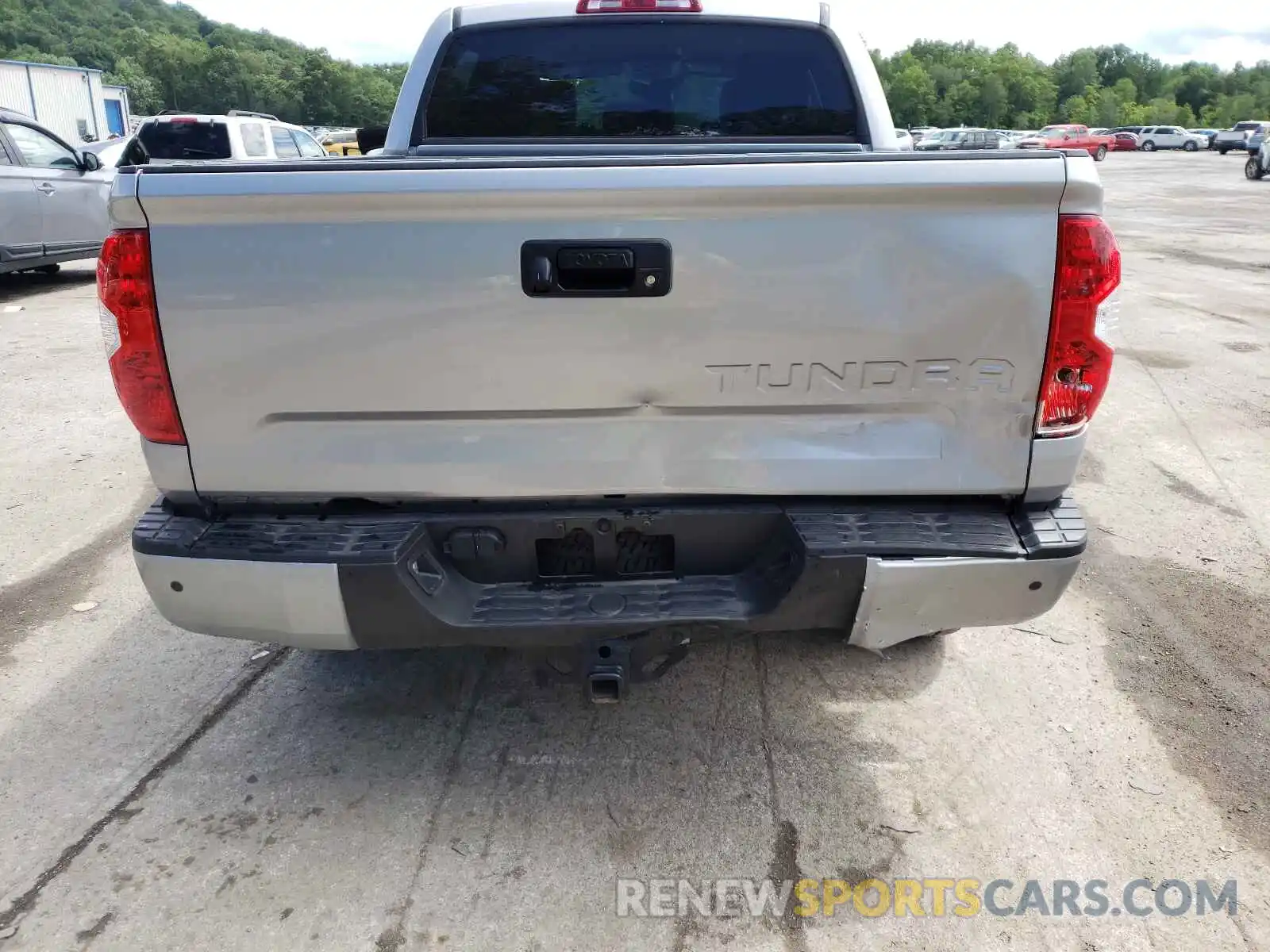 9 Photograph of a damaged car 5TFHY5F12MX010857 TOYOTA TUNDRA 2021