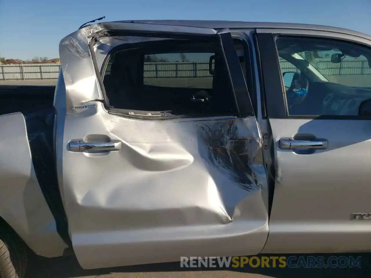 9 Photograph of a damaged car 5TFHY5F13MX012858 TOYOTA TUNDRA 2021