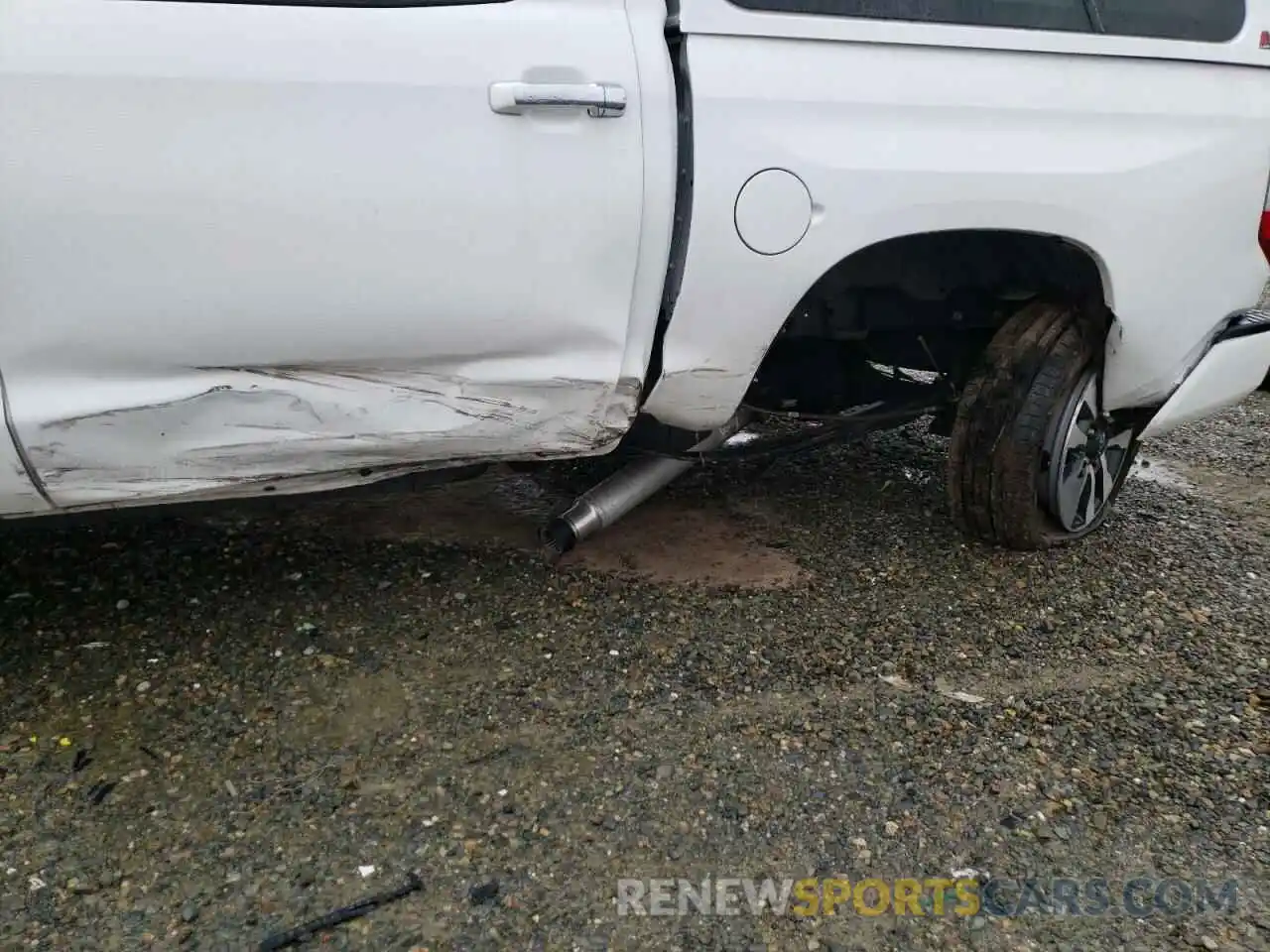 9 Photograph of a damaged car 5TFHY5F14MX979589 TOYOTA TUNDRA 2021