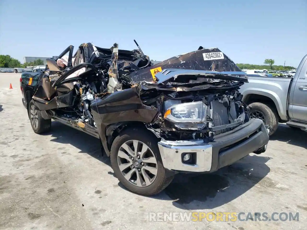 1 Photograph of a damaged car 5TFHY5F1XMX022934 TOYOTA TUNDRA 2021