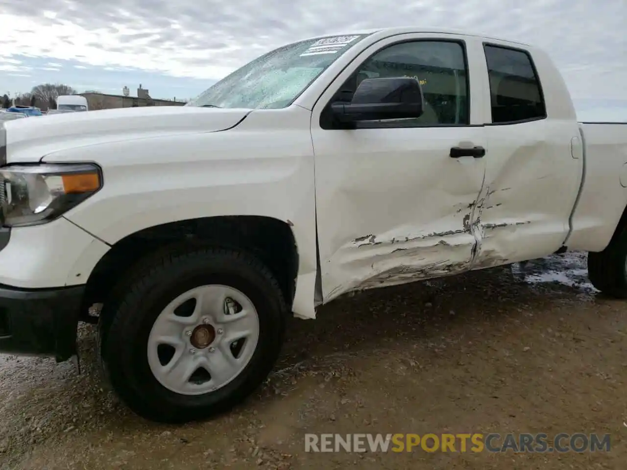 9 Photograph of a damaged car 5TFRY5F11MX292932 TOYOTA TUNDRA 2021