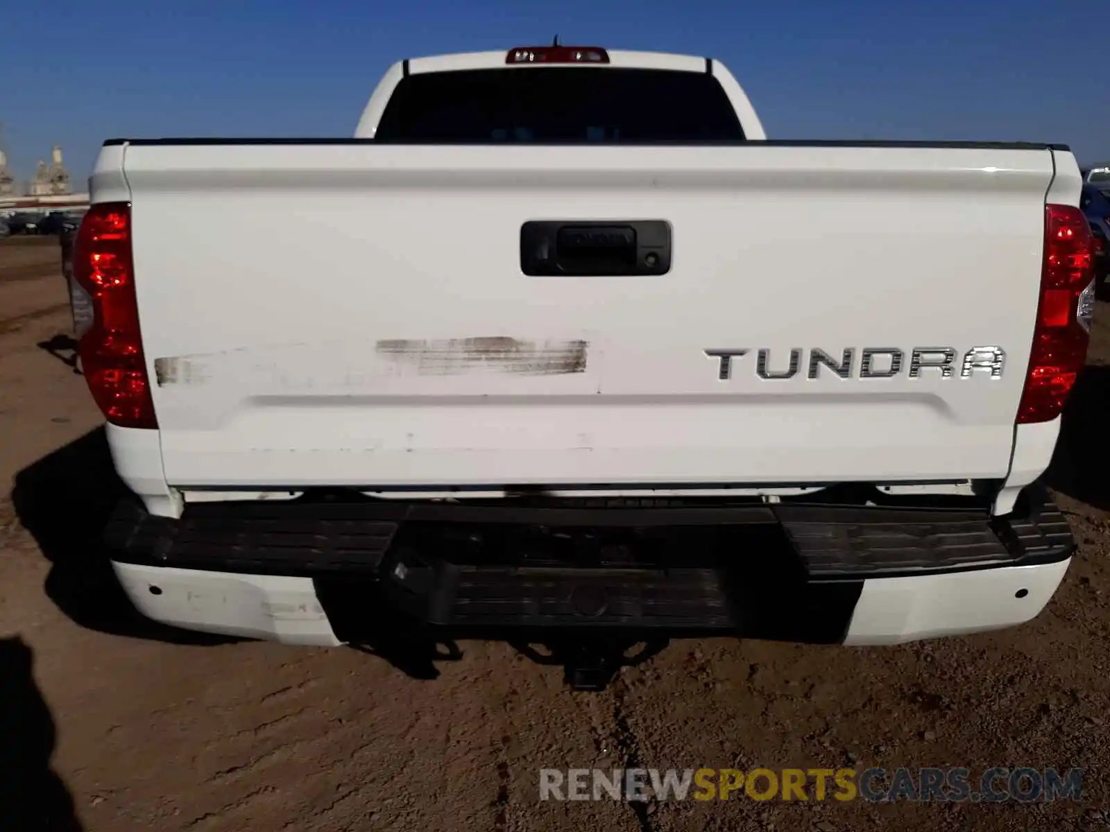 9 Photograph of a damaged car 5TFRY5F14MX273338 TOYOTA TUNDRA 2021