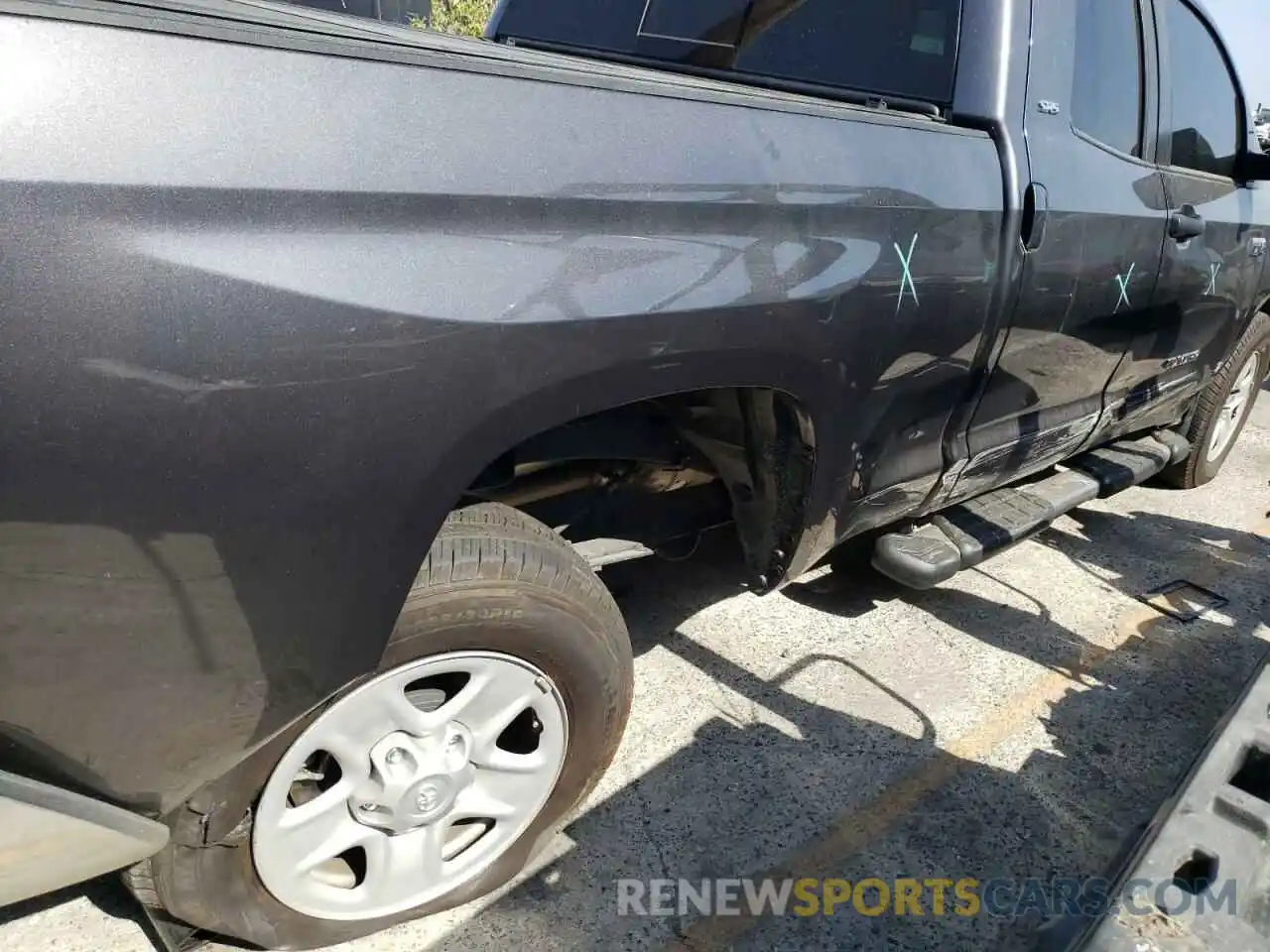 9 Photograph of a damaged car 5TFRY5F17MX281904 TOYOTA TUNDRA 2021