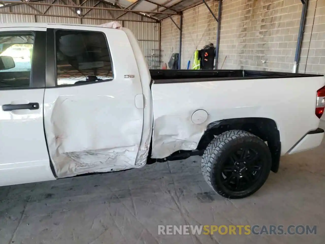 9 Photograph of a damaged car 5TFRY5F18MX294967 TOYOTA TUNDRA 2021