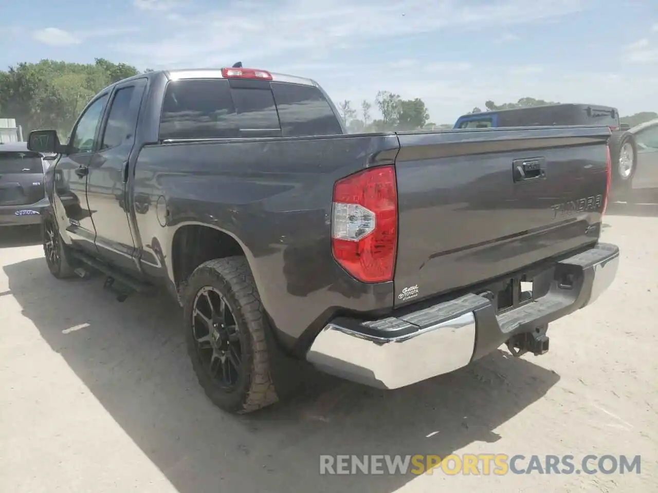 3 Photograph of a damaged car 5TFRY5F1XMX275014 TOYOTA TUNDRA 2021