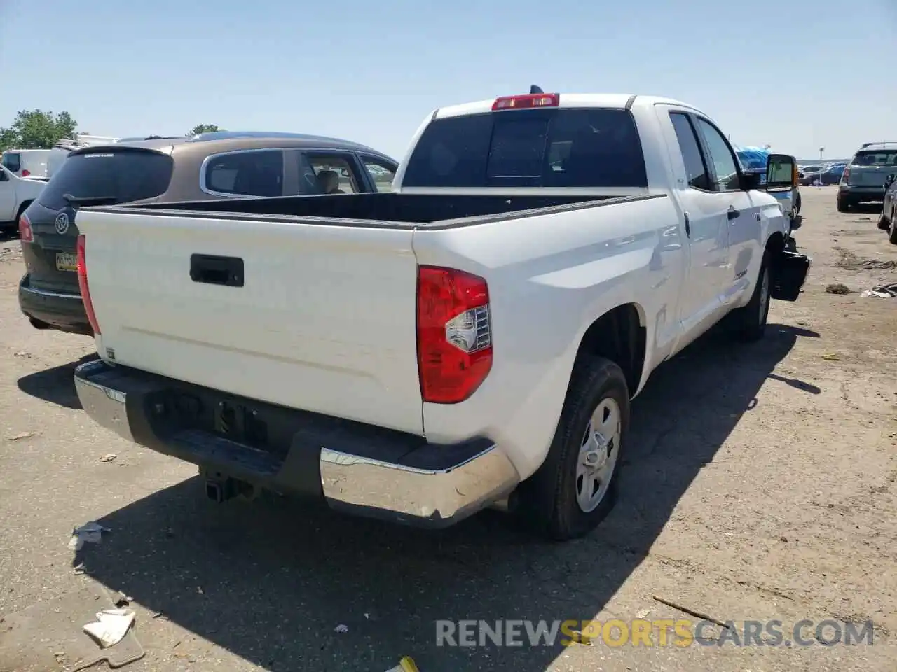 4 Photograph of a damaged car 5TFRY5F1XMX286109 TOYOTA TUNDRA 2021