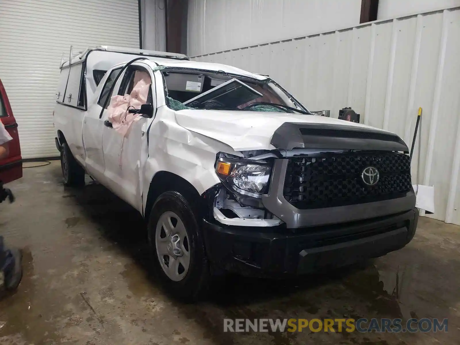 1 Photograph of a damaged car 5TFTY5F13MX011560 TOYOTA TUNDRA 2021