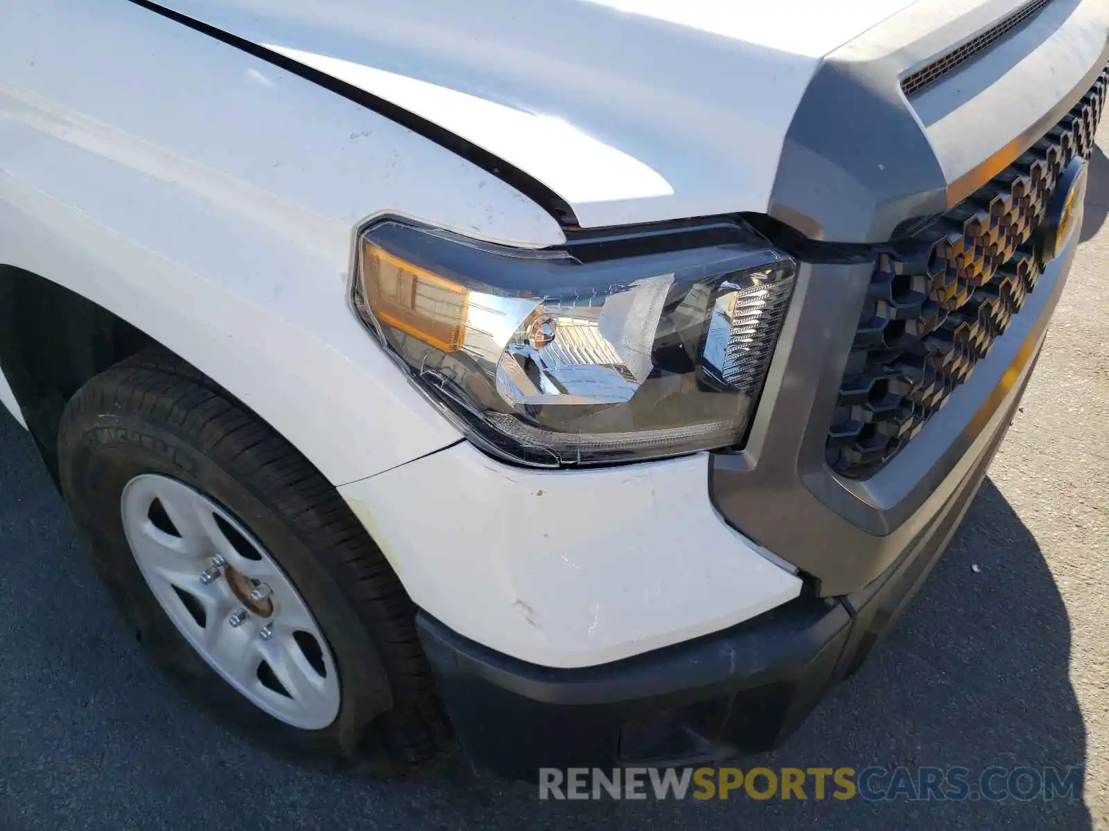 9 Photograph of a damaged car 5TFTY5F18MX011926 TOYOTA TUNDRA 2021