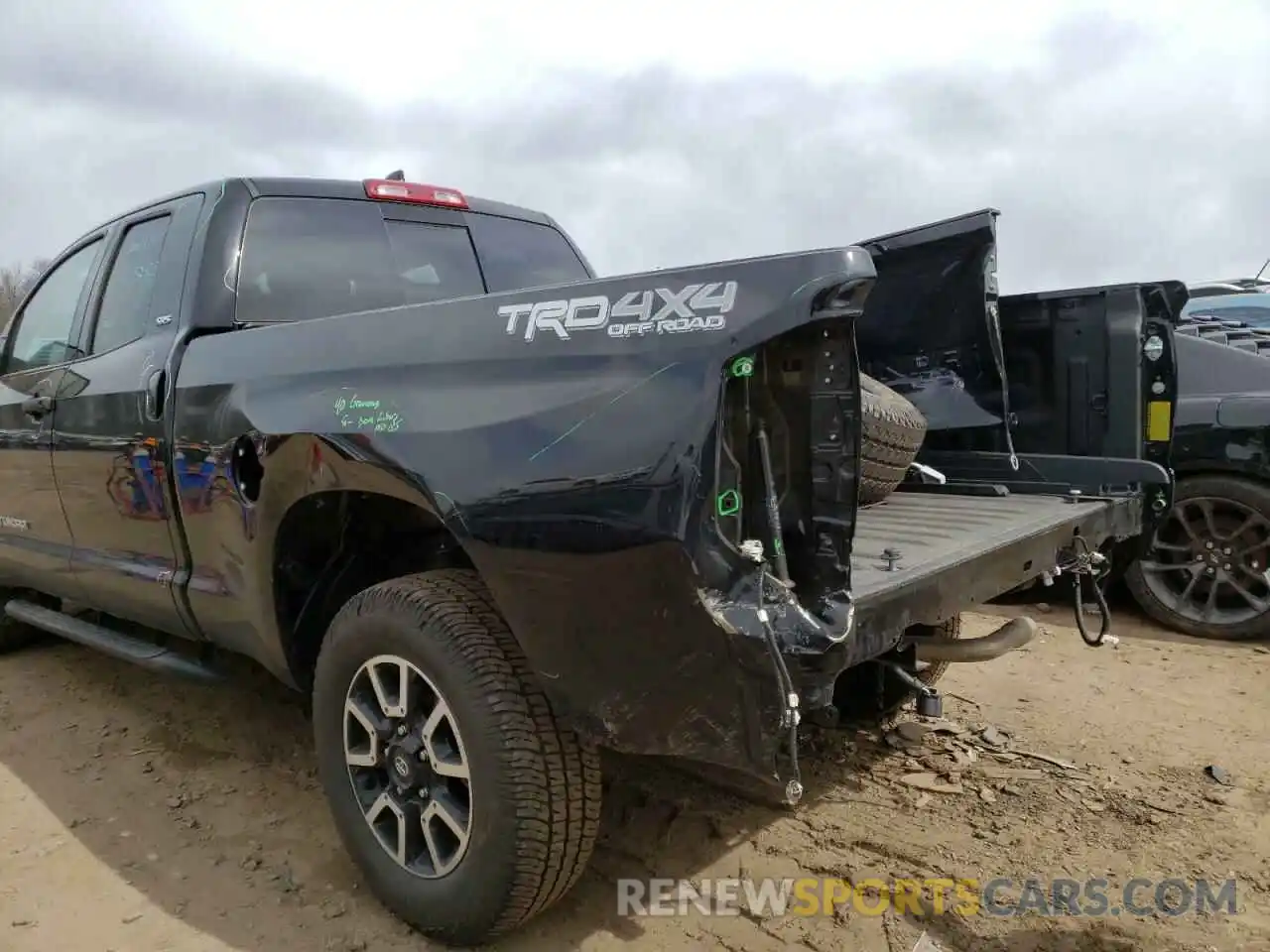 9 Photograph of a damaged car 5TFUY5F11MX020293 TOYOTA TUNDRA 2021