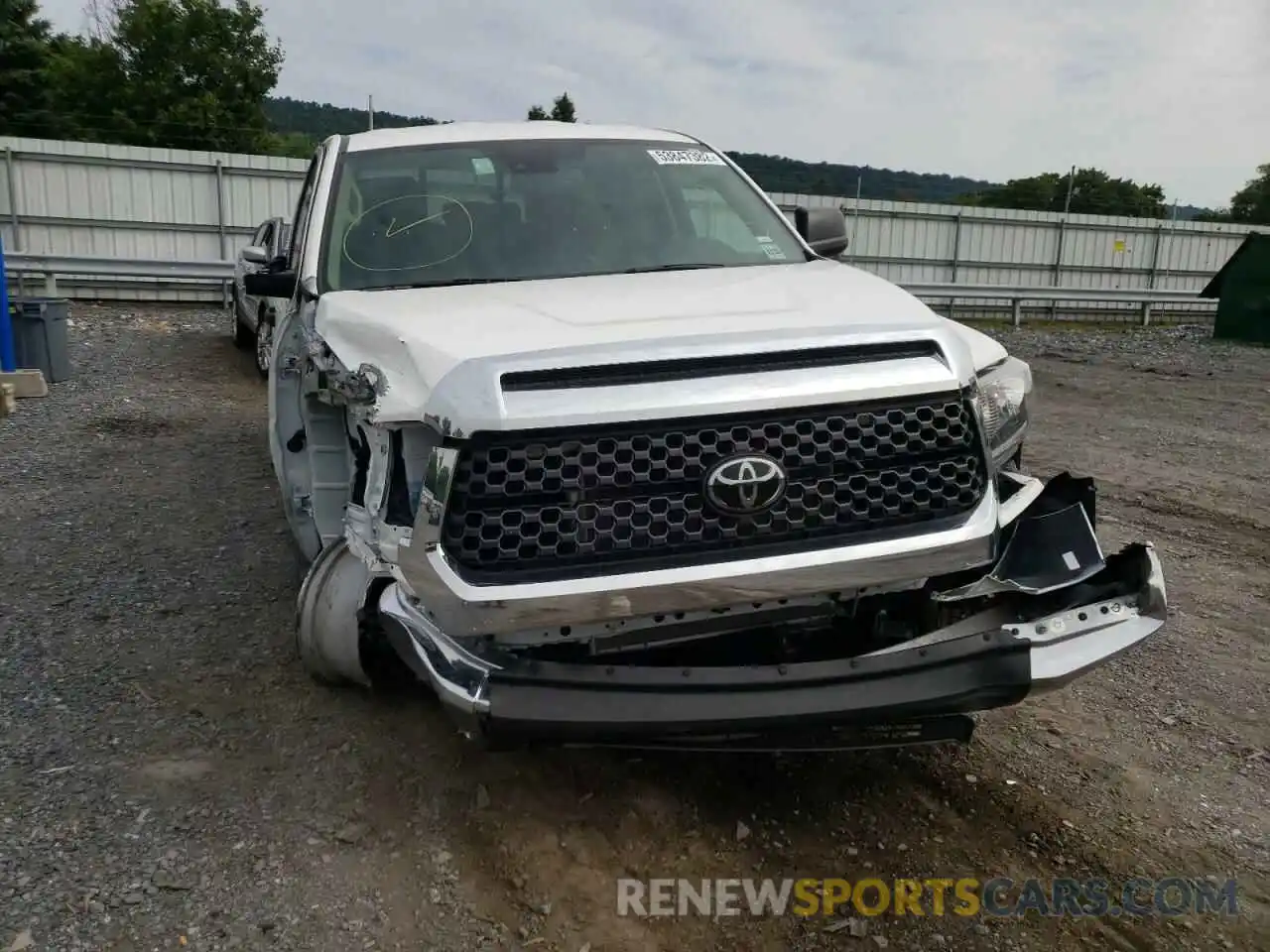 9 Photograph of a damaged car 5TFUY5F11MX020343 TOYOTA TUNDRA 2021