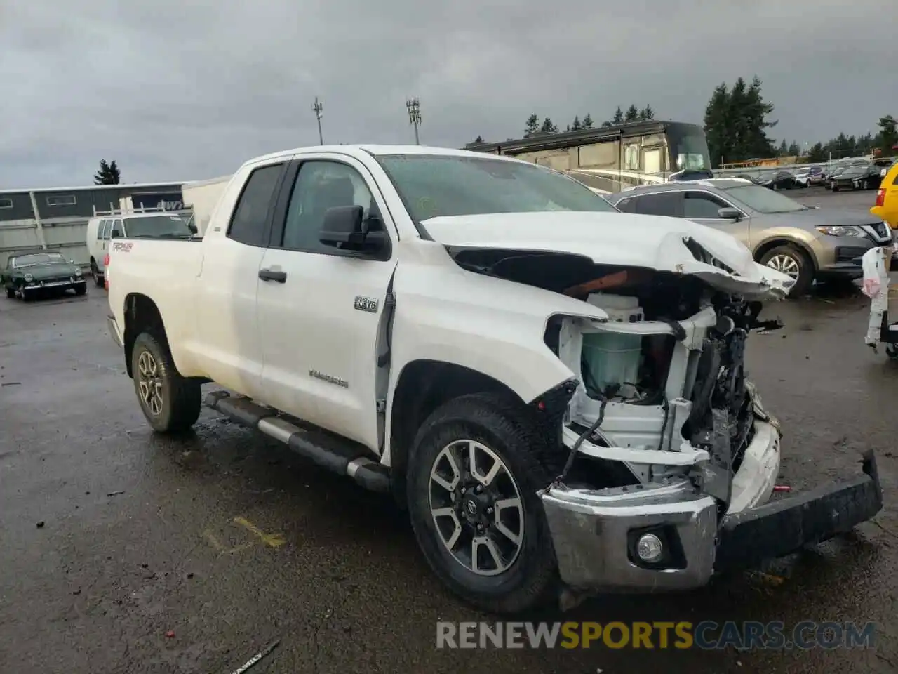 1 Photograph of a damaged car 5TFUY5F12MX010632 TOYOTA TUNDRA 2021