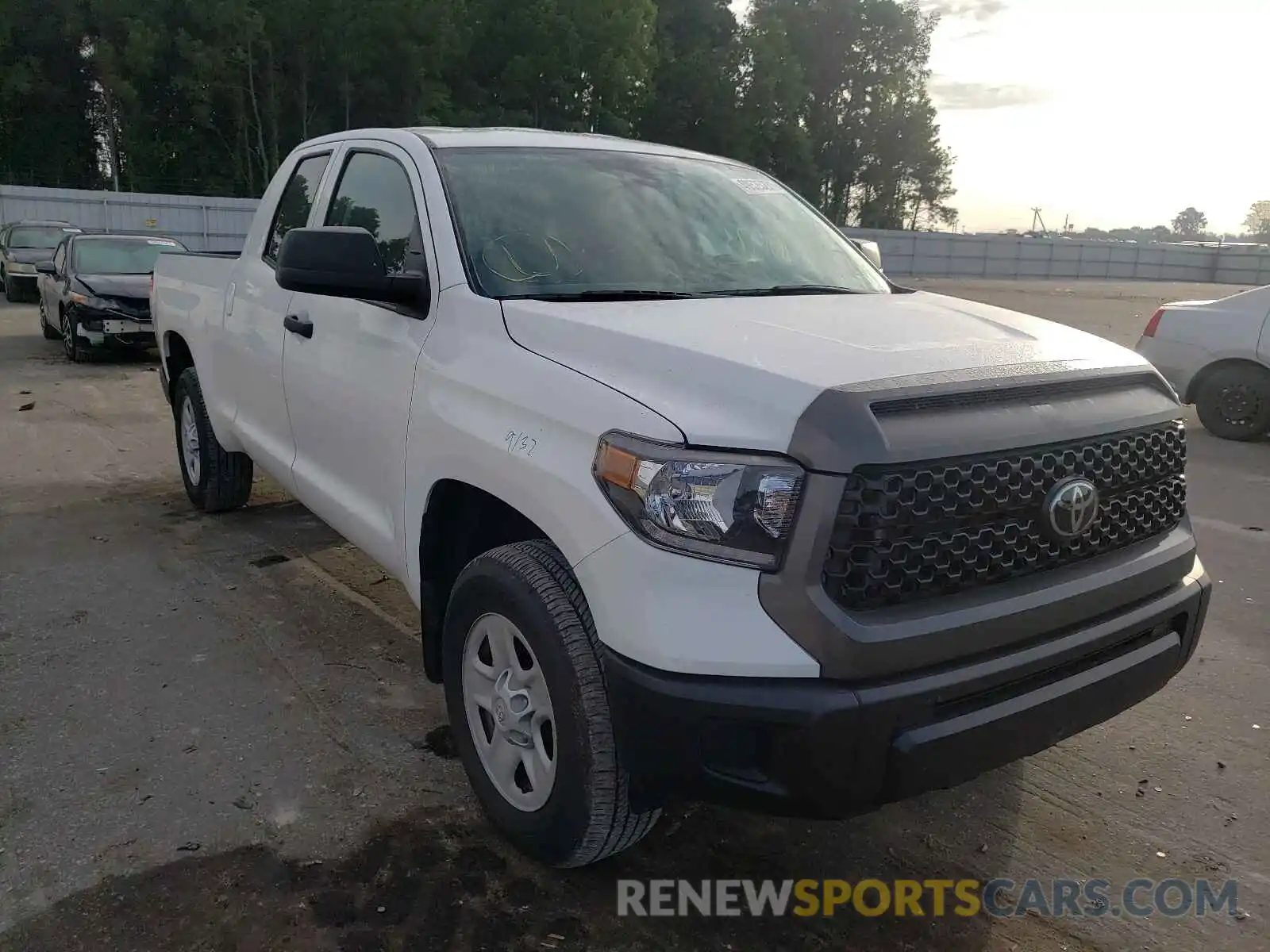 1 Photograph of a damaged car 5TFUY5F13MX956769 TOYOTA TUNDRA 2021