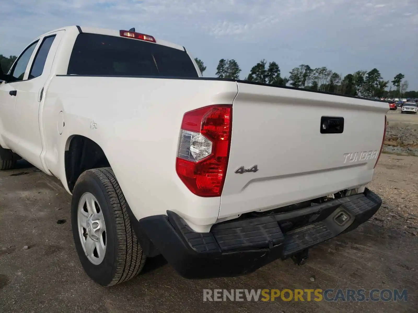 9 Photograph of a damaged car 5TFUY5F13MX956769 TOYOTA TUNDRA 2021