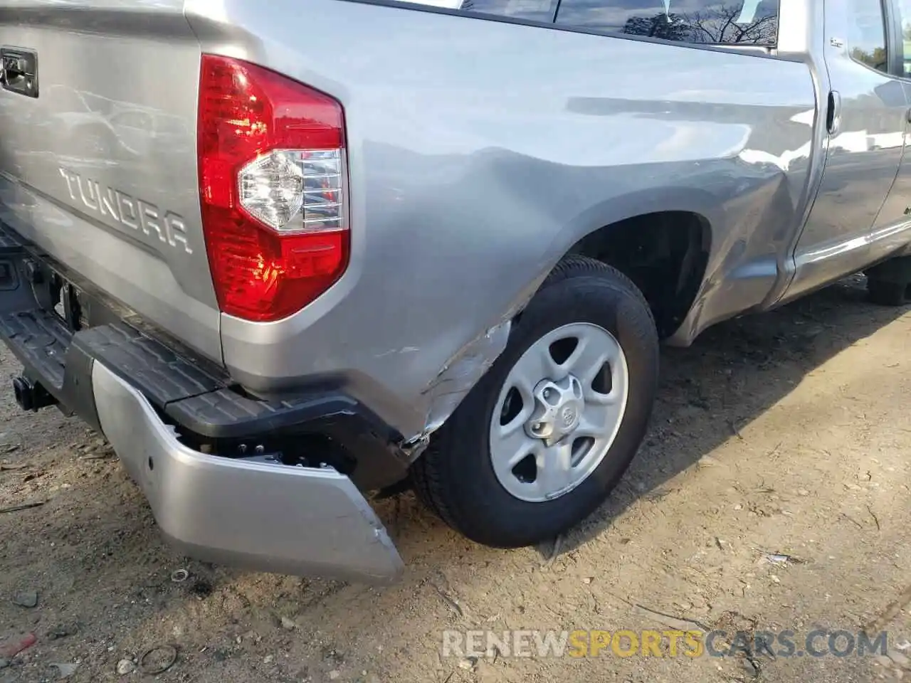 9 Photograph of a damaged car 5TFUY5F14MX044796 TOYOTA TUNDRA 2021