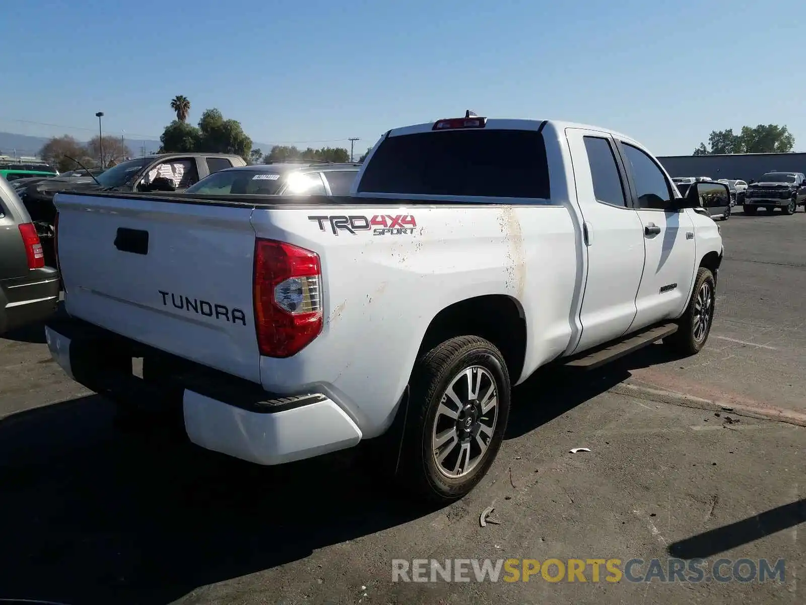 4 Photograph of a damaged car 5TFUY5F14MX977033 TOYOTA TUNDRA 2021