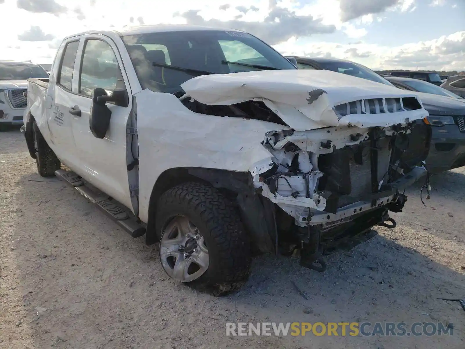 1 Photograph of a damaged car 5TFUY5F15MX021057 TOYOTA TUNDRA 2021