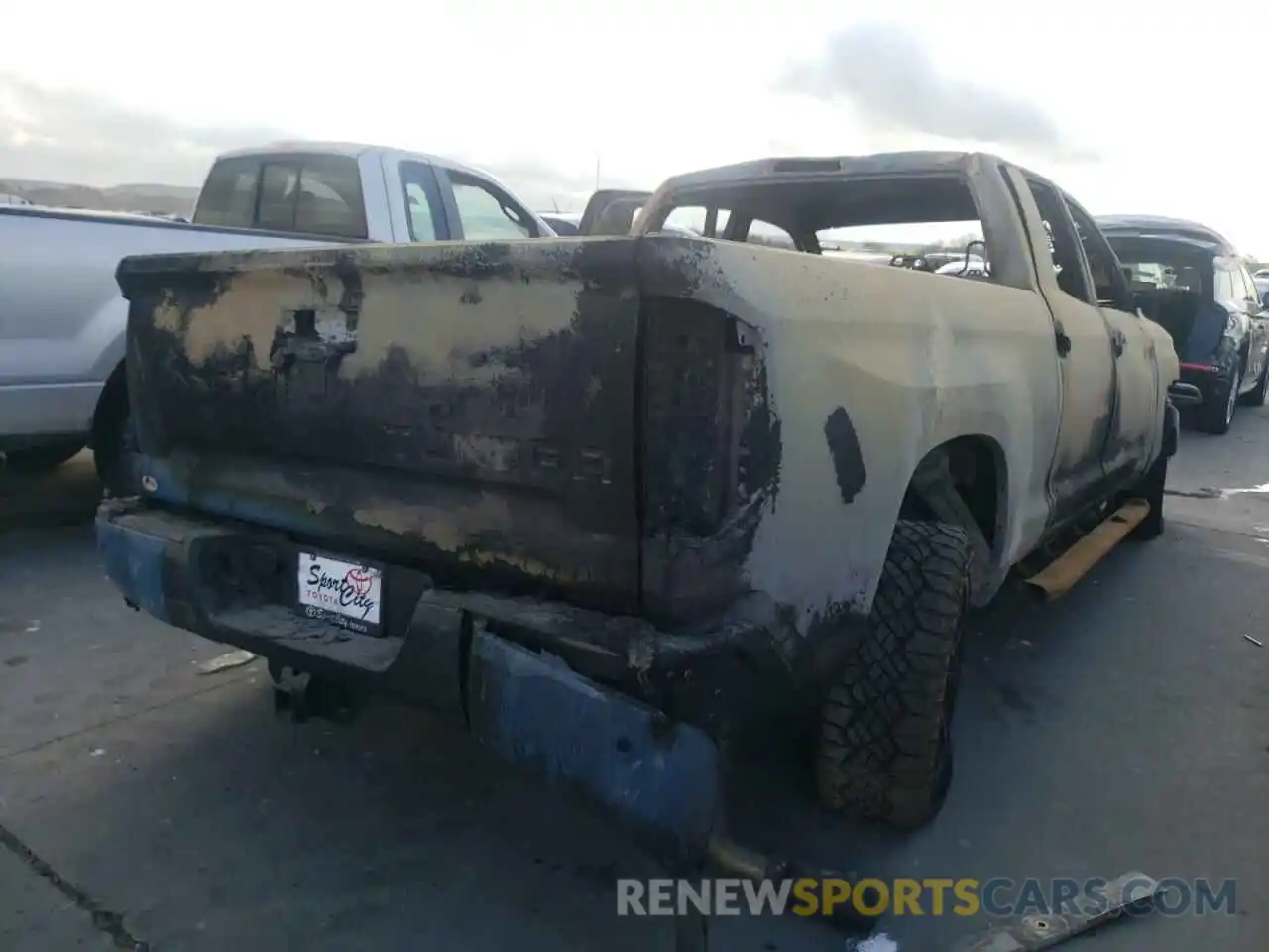 4 Photograph of a damaged car 5TFUY5F17MX015325 TOYOTA TUNDRA 2021