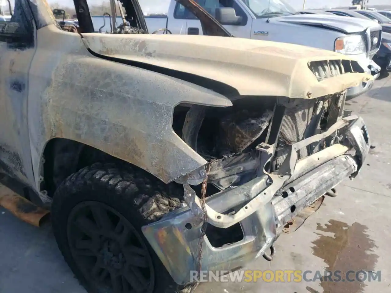 9 Photograph of a damaged car 5TFUY5F17MX015325 TOYOTA TUNDRA 2021