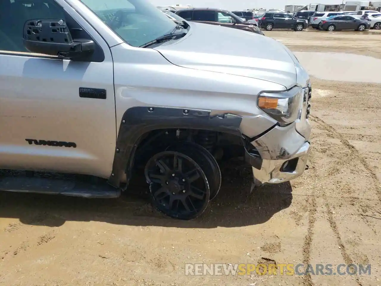 9 Photograph of a damaged car 5TFUY5F17MX960534 TOYOTA TUNDRA 2021