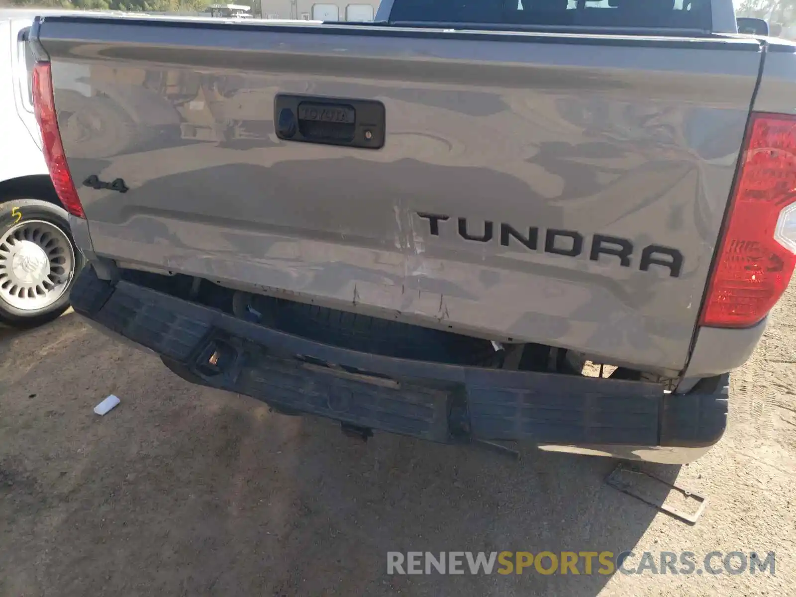 9 Photograph of a damaged car 5TFUY5F17MX977334 TOYOTA TUNDRA 2021