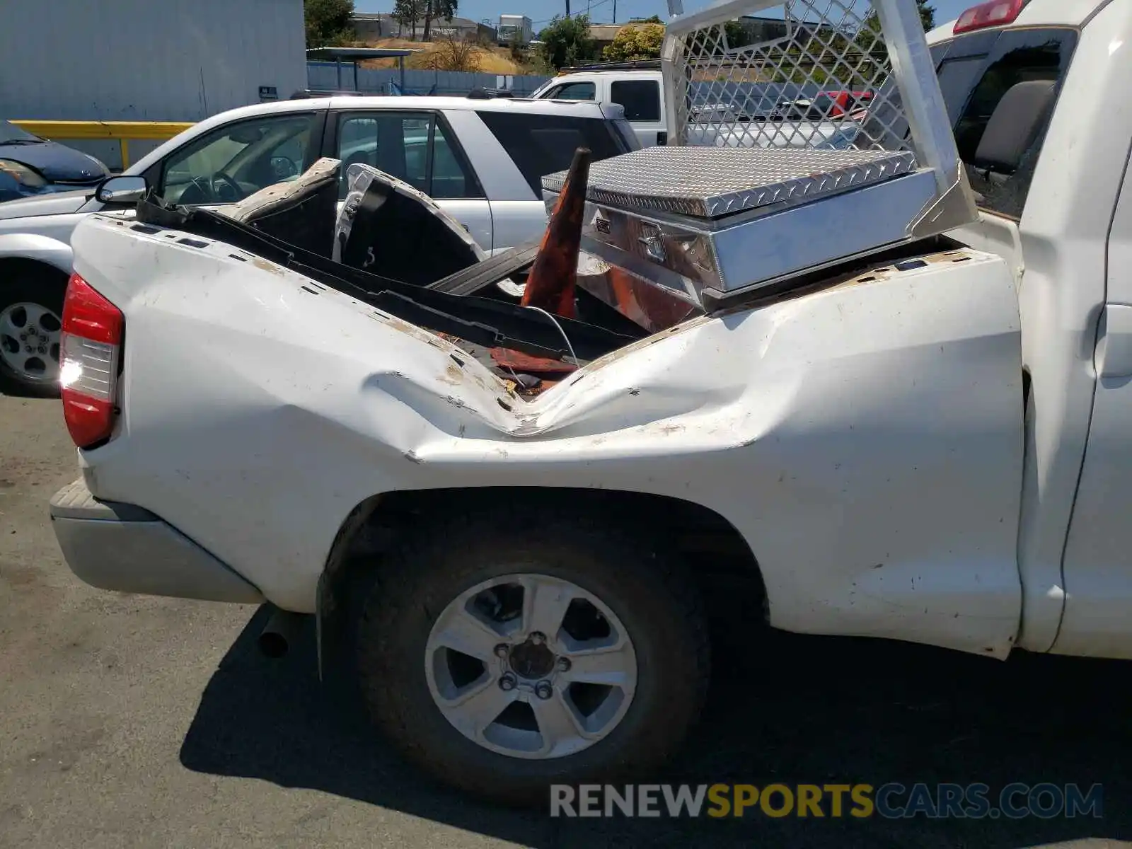 9 Photograph of a damaged car 5TFUY5F19MX971051 TOYOTA TUNDRA 2021