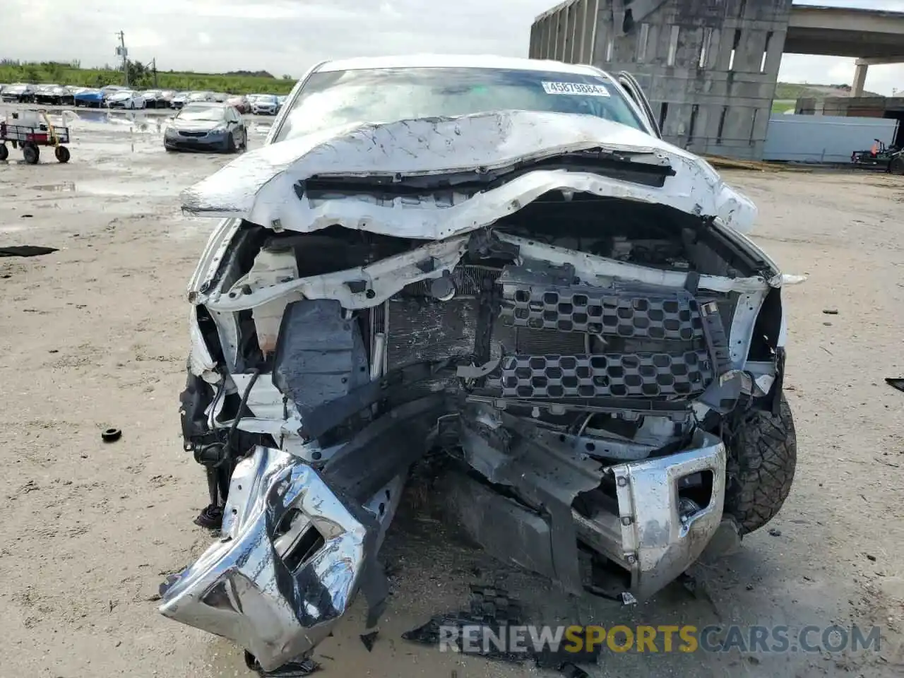 5 Photograph of a damaged car 5TFUY5F1XMX981409 TOYOTA TUNDRA 2021