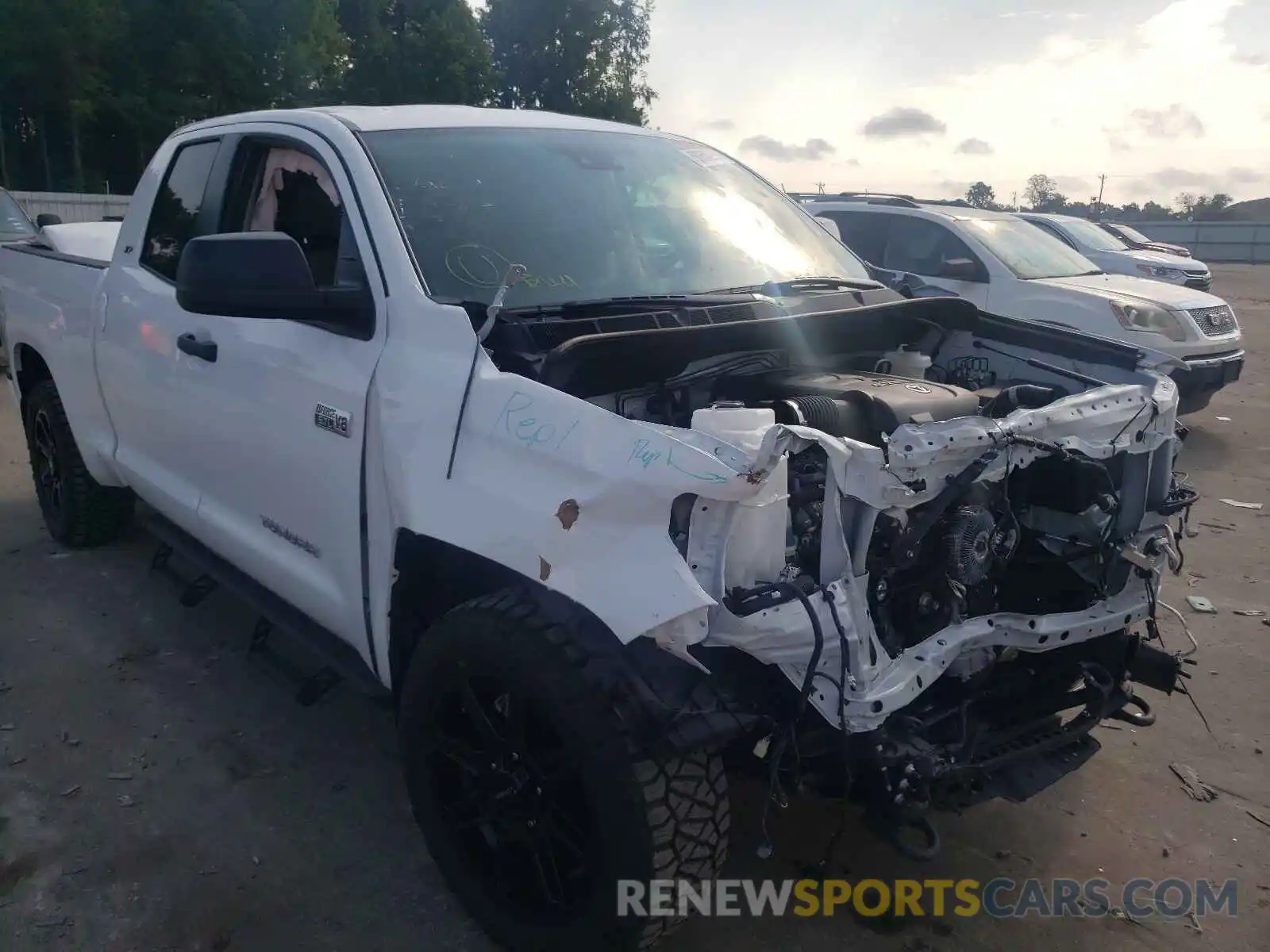 1 Photograph of a damaged car 5TFUY5F1XMX998825 TOYOTA TUNDRA 2021