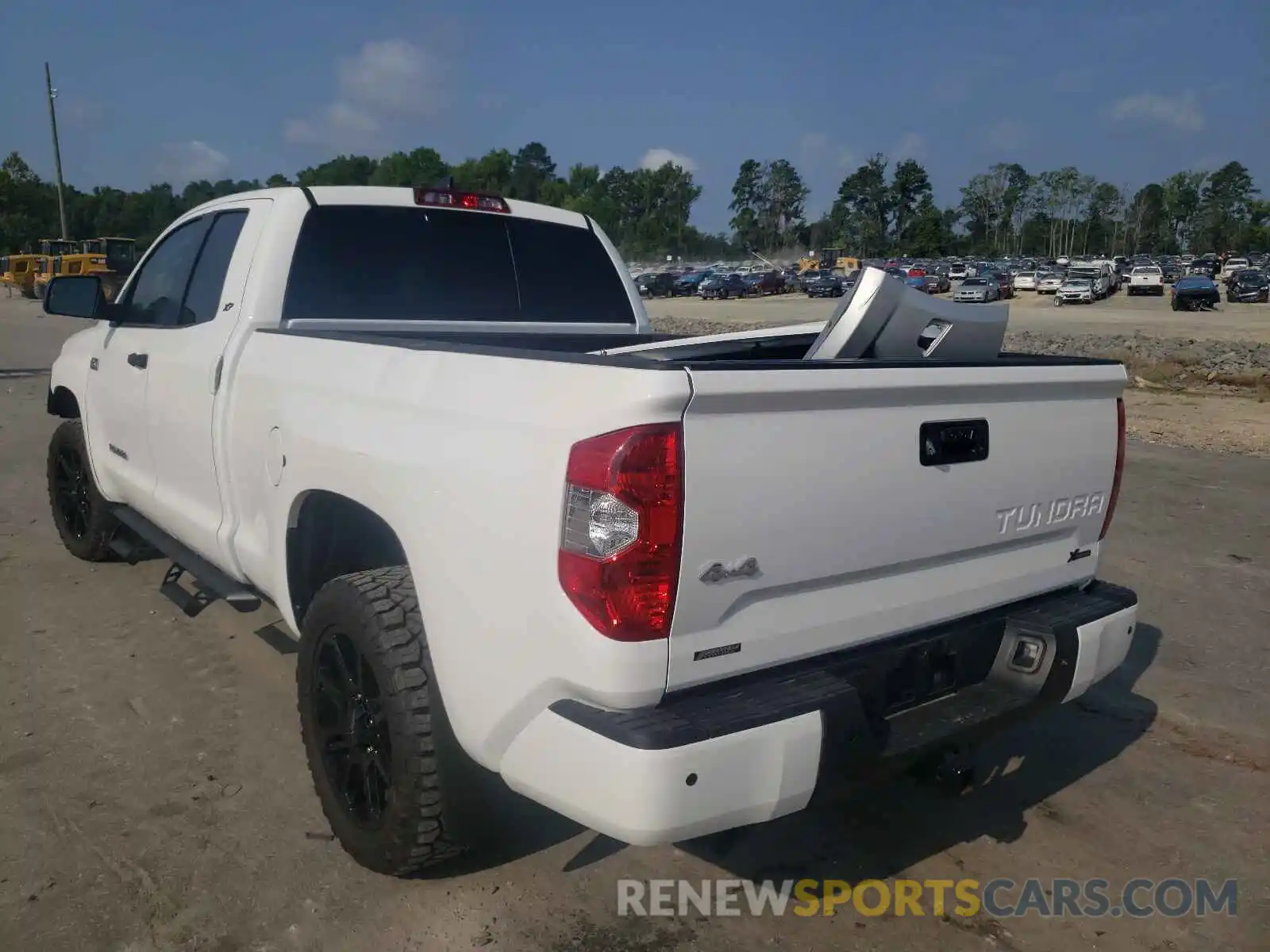 3 Photograph of a damaged car 5TFUY5F1XMX998825 TOYOTA TUNDRA 2021