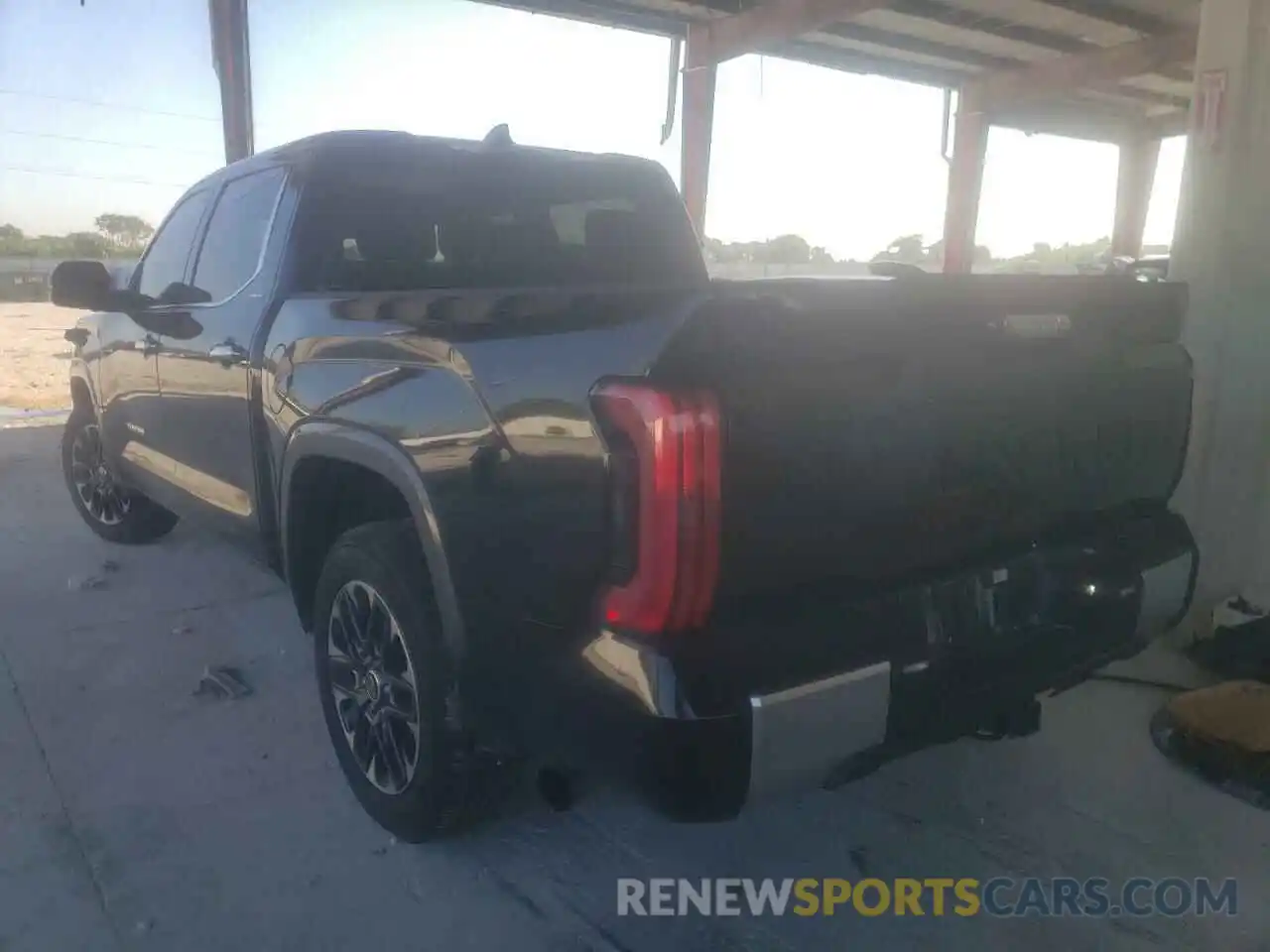 3 Photograph of a damaged car 5TFJA5AB4NX004243 TOYOTA TUNDRA 2022