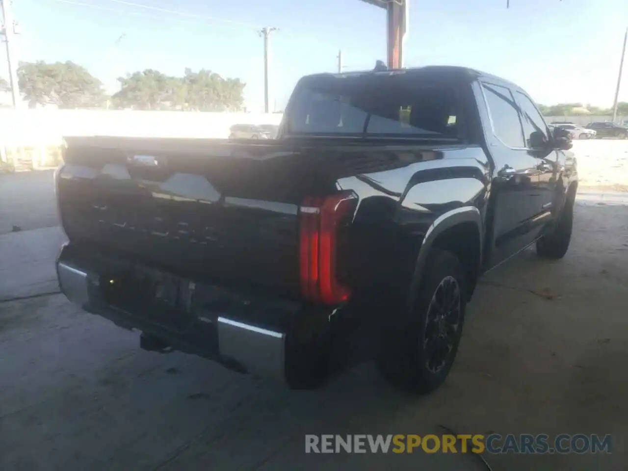 4 Photograph of a damaged car 5TFJA5AB4NX004243 TOYOTA TUNDRA 2022