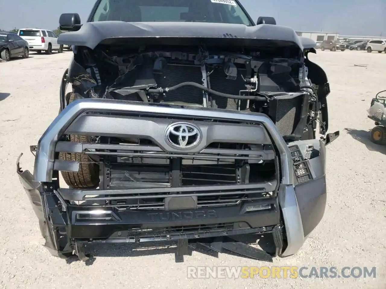 9 Photograph of a damaged car 5TFJA5AB6NX002042 TOYOTA TUNDRA 2022