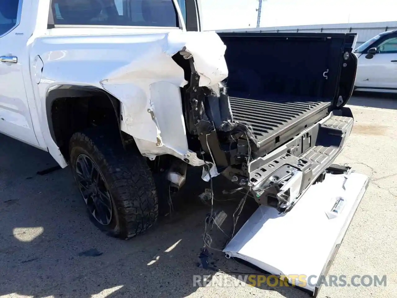 9 Photograph of a damaged car 5TFJA5DB3NX002057 TOYOTA TUNDRA 2022