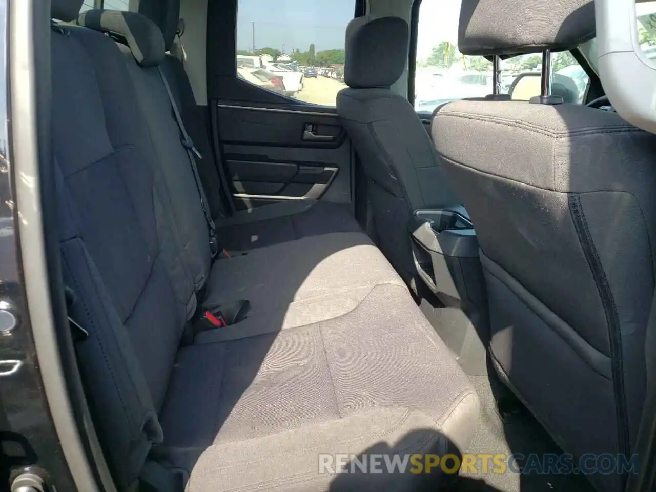 6 Photograph of a damaged car 5TFLA5AA5NX009967 TOYOTA TUNDRA 2022