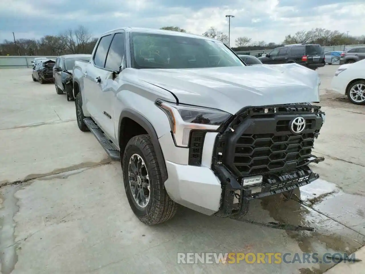 1 Photograph of a damaged car 5TFLA5AB0NX005270 TOYOTA TUNDRA 2022