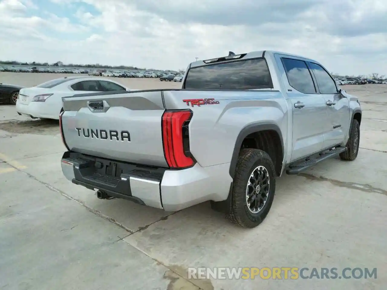 4 Photograph of a damaged car 5TFLA5AB0NX005270 TOYOTA TUNDRA 2022