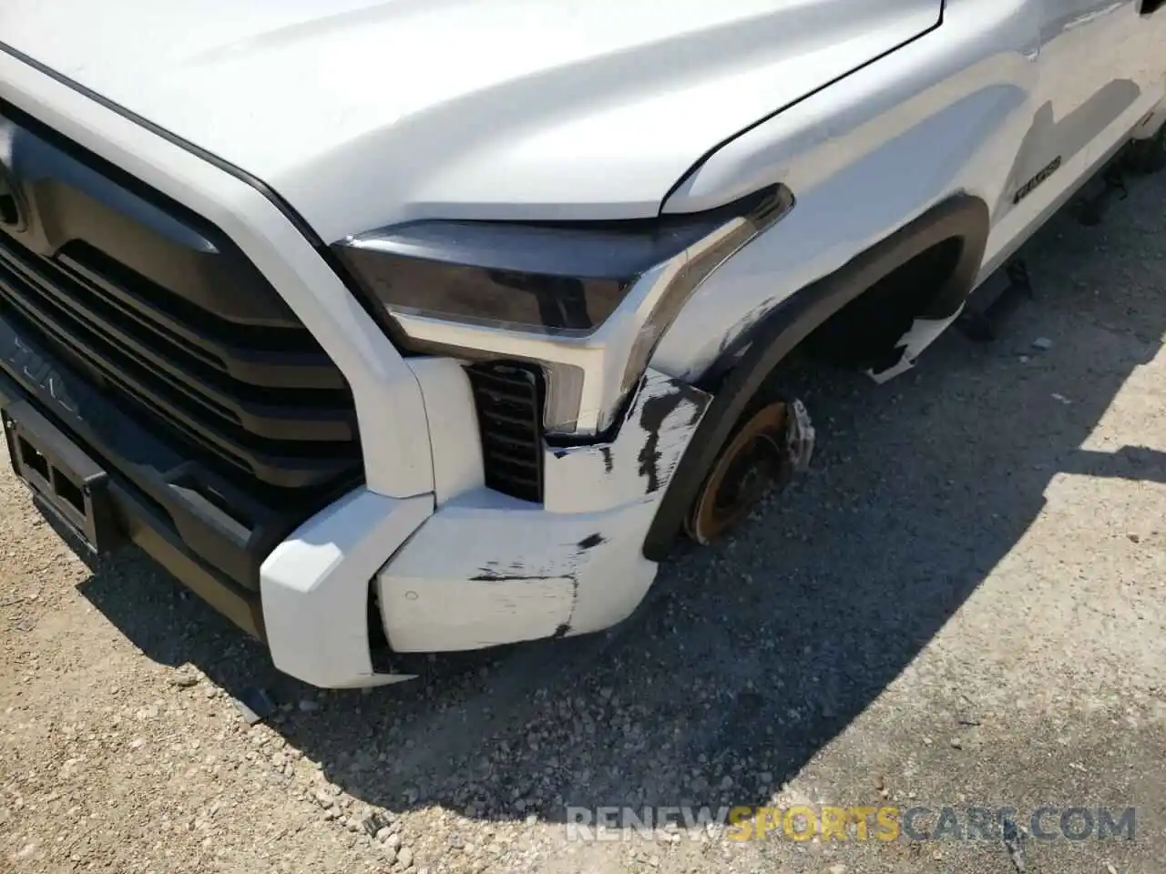 9 Photograph of a damaged car 5TFLA5AB1NX007335 TOYOTA TUNDRA 2022