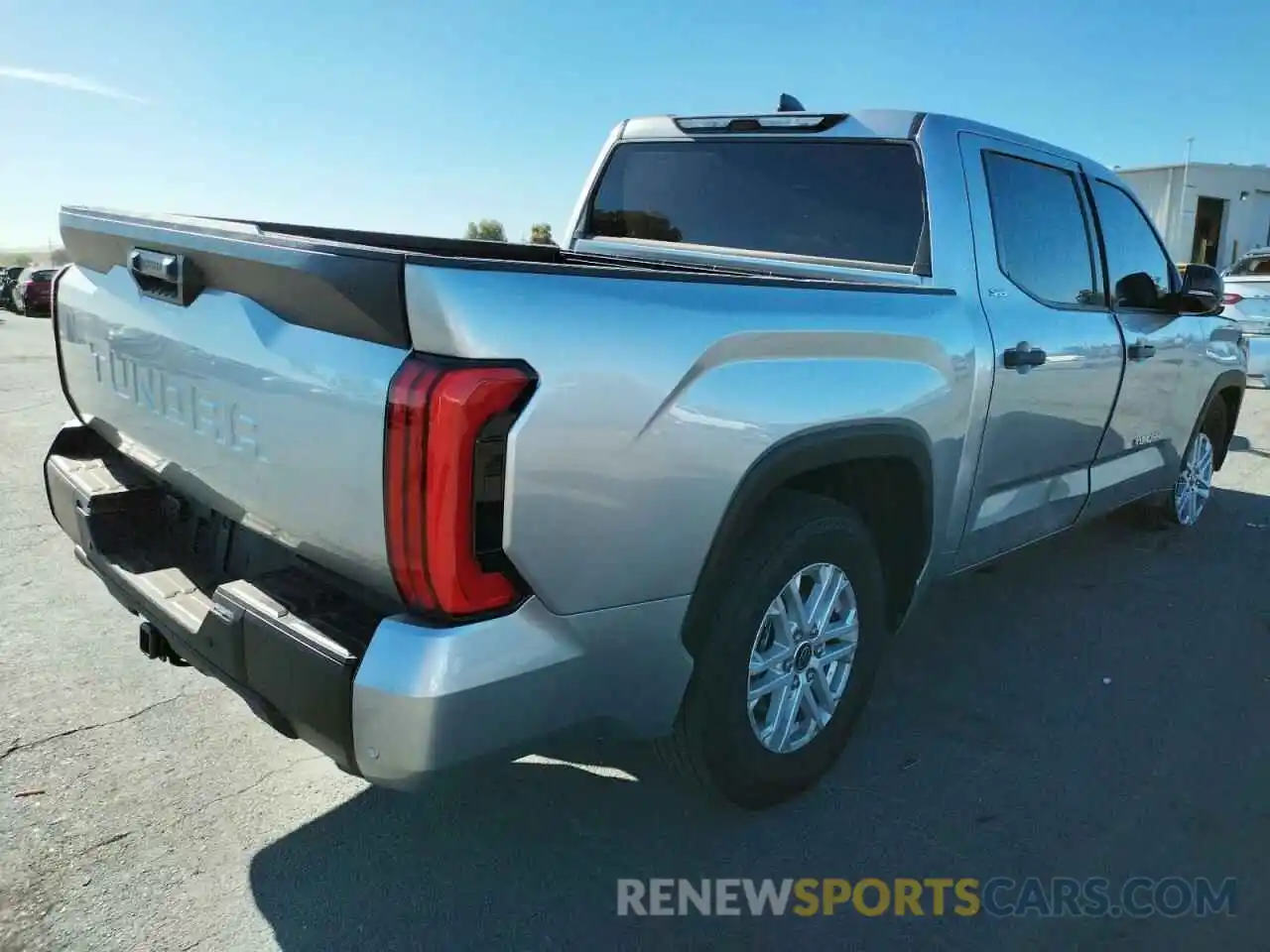 4 Photograph of a damaged car 5TFLA5AB6NX002129 TOYOTA TUNDRA 2022