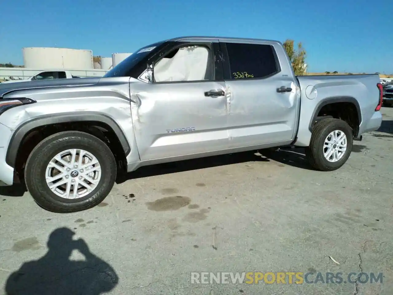 9 Photograph of a damaged car 5TFLA5AB6NX002129 TOYOTA TUNDRA 2022