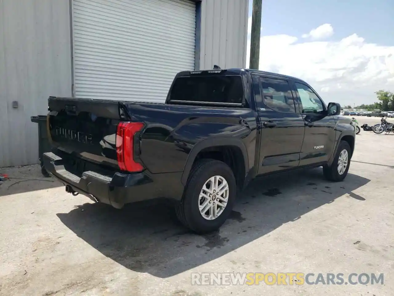 4 Photograph of a damaged car 5TFLA5AB6NX003152 TOYOTA TUNDRA 2022