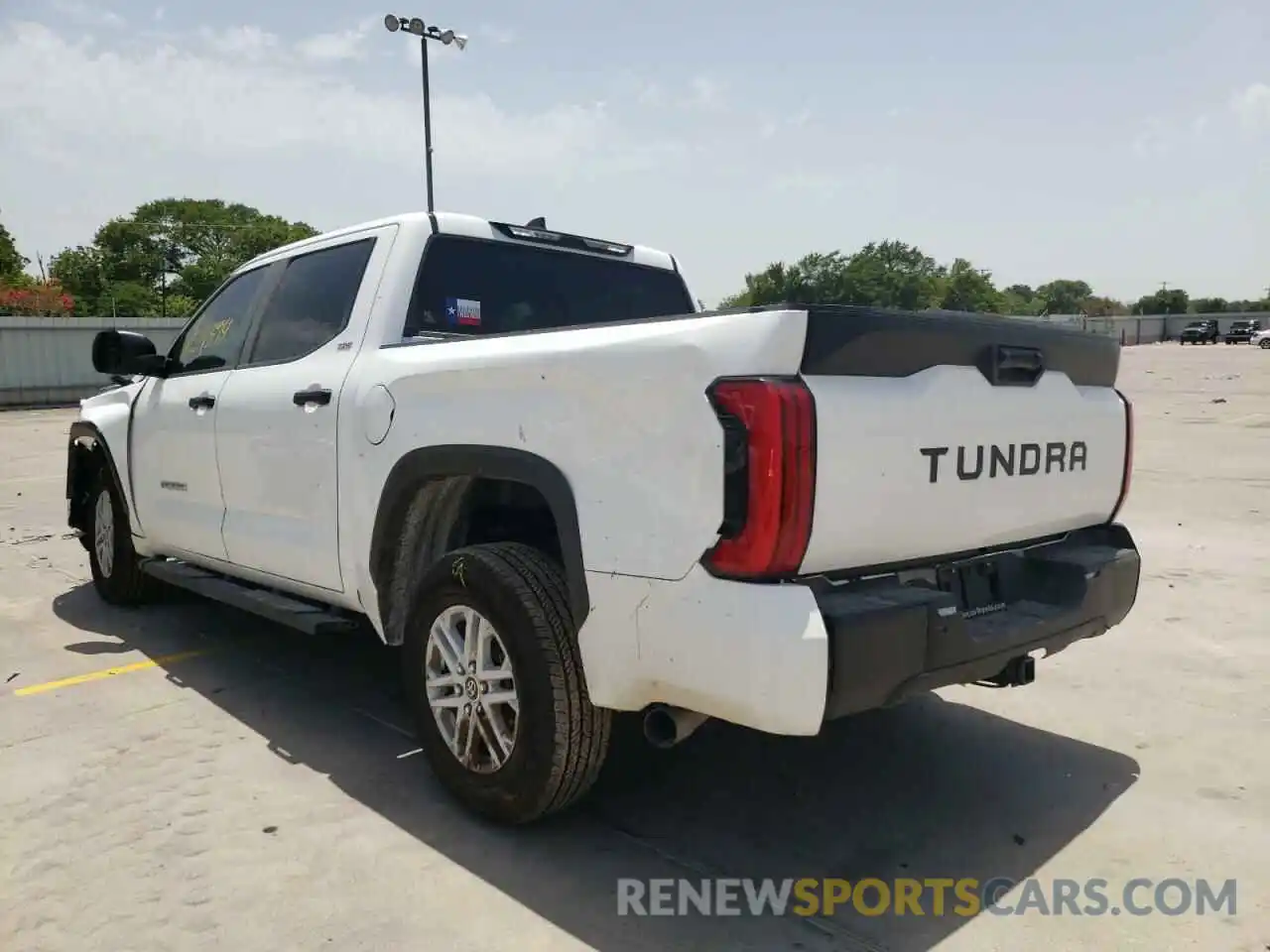 3 Photograph of a damaged car 5TFLA5AB7NX007694 TOYOTA TUNDRA 2022