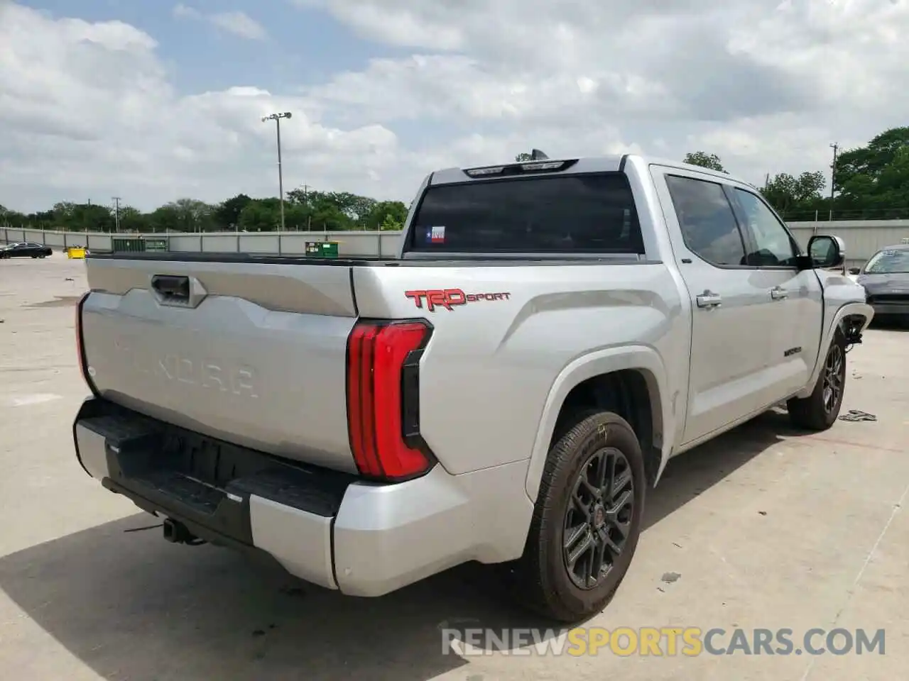 4 Photograph of a damaged car 5TFLA5AB8NX001662 TOYOTA TUNDRA 2022