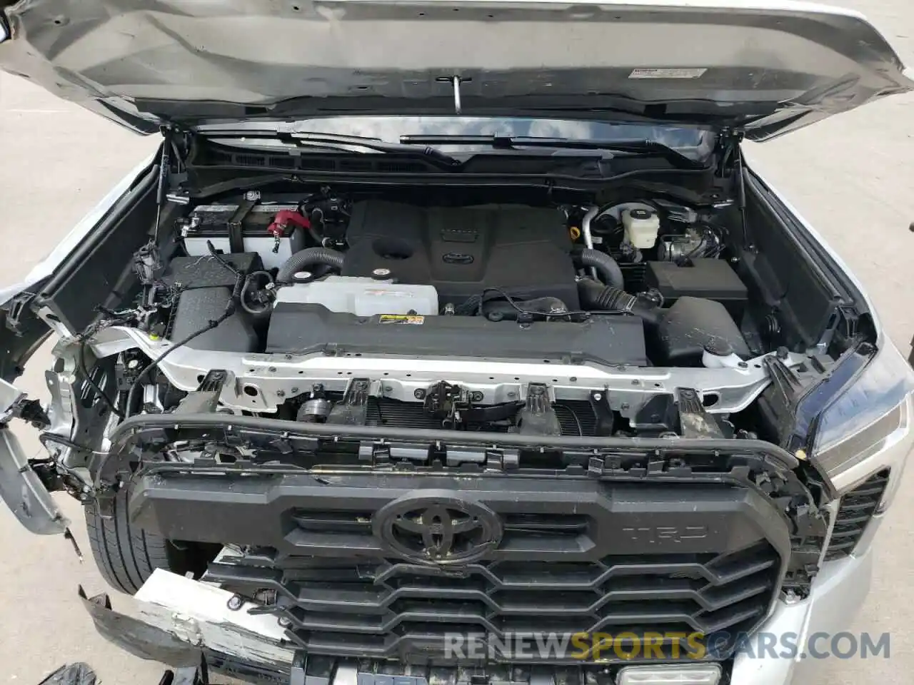 7 Photograph of a damaged car 5TFLA5AB8NX001662 TOYOTA TUNDRA 2022