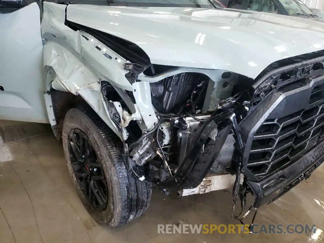 9 Photograph of a damaged car 5TFLA5DB0NX006477 TOYOTA TUNDRA 2022