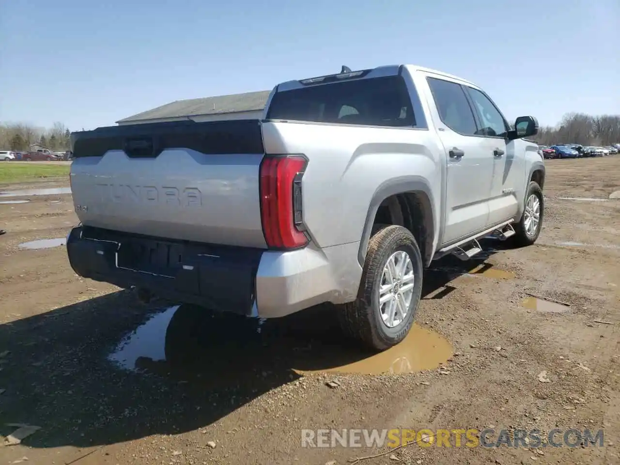 4 Photograph of a damaged car 5TFLA5DB1NX005872 TOYOTA TUNDRA 2022