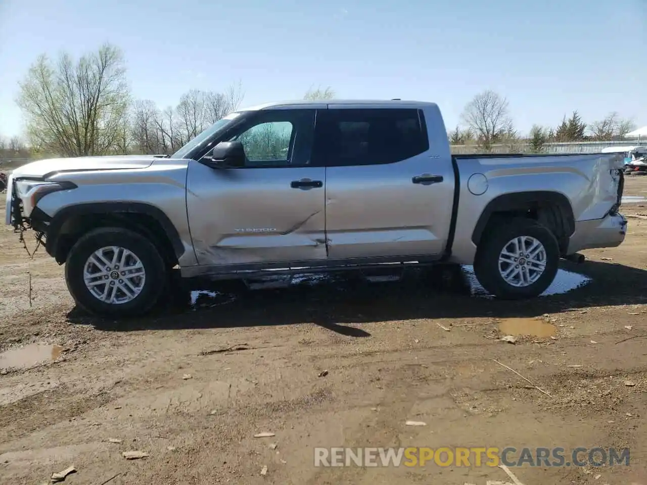 9 Photograph of a damaged car 5TFLA5DB1NX005872 TOYOTA TUNDRA 2022