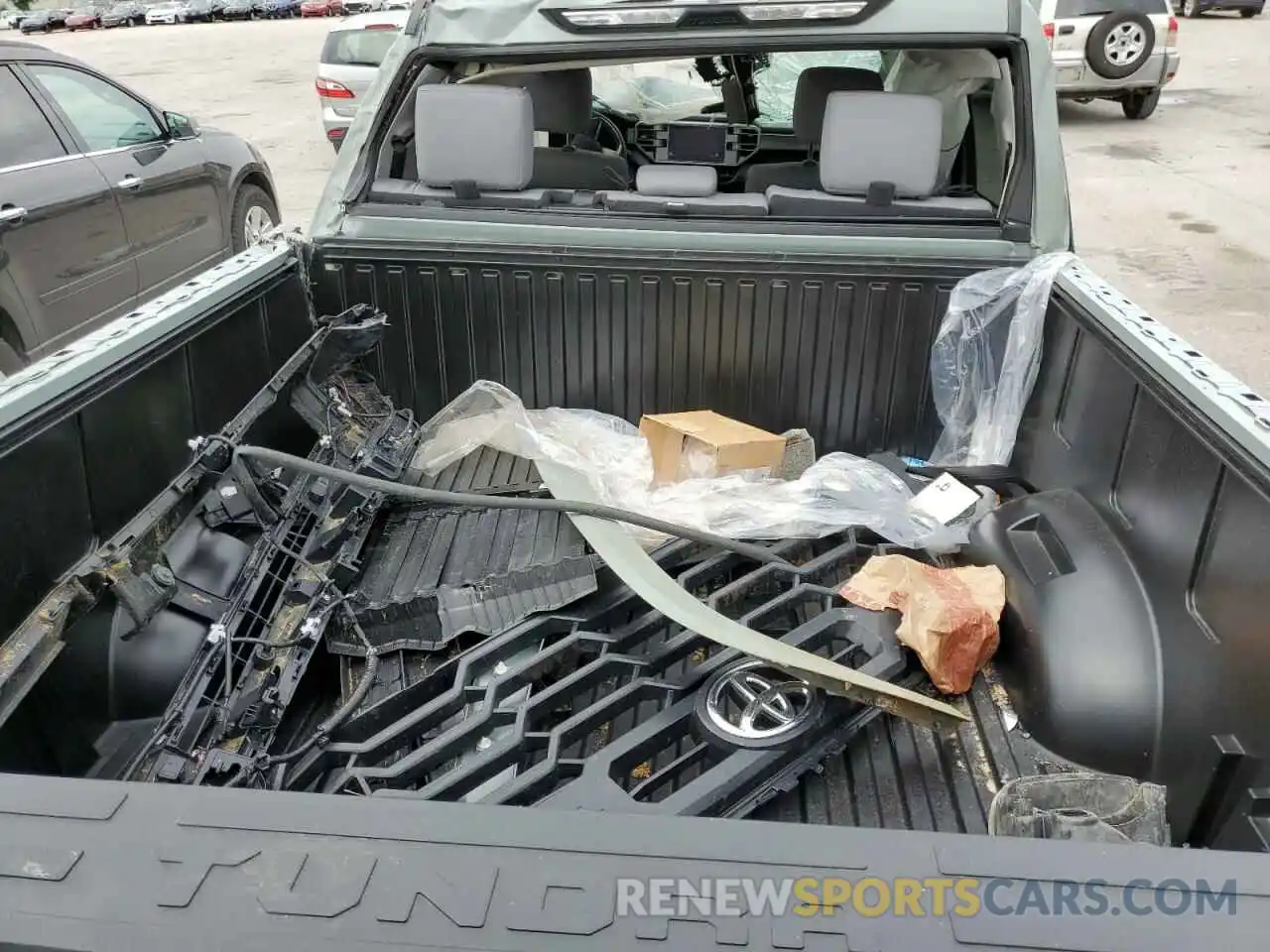 9 Photograph of a damaged car 5TFLA5DB1NX026687 TOYOTA TUNDRA 2022